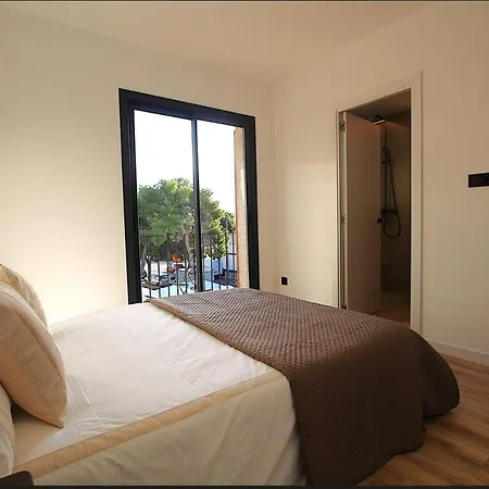 Quiet In Center Steps From Apartment *