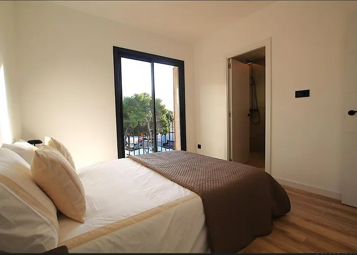 Quiet In Center Steps From Apartment *