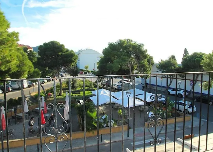 Apartment Quiet In Center Steps From